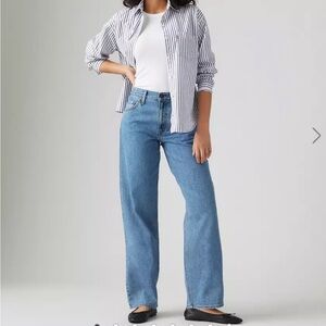 Levi's Women's Baggy Dad style  Leg Jeans in Light Blue Denim